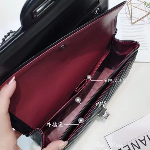 Genuine leather handbag 2021 fashion style V-shaped striped sheepskin double chain lock small square bag shoulder messenger bag